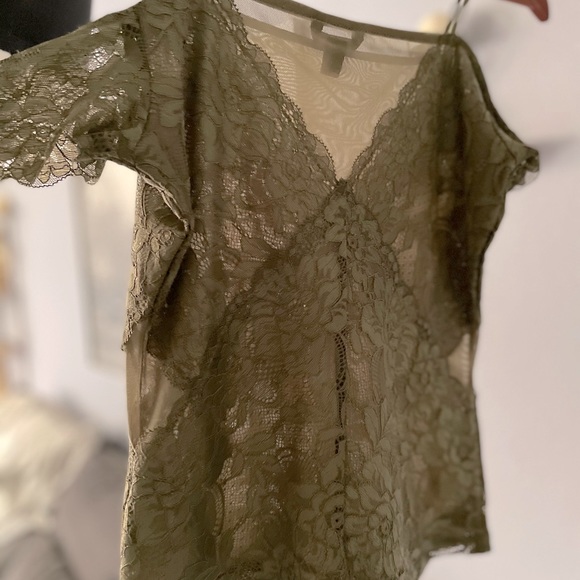 Guess olive green lace top - Picture 1 of 4